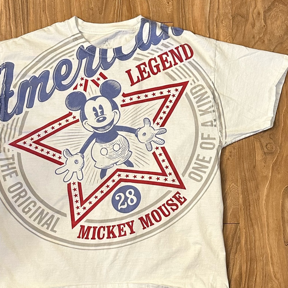 **DISNEY** Mickey legend t-shirt SIZE XL